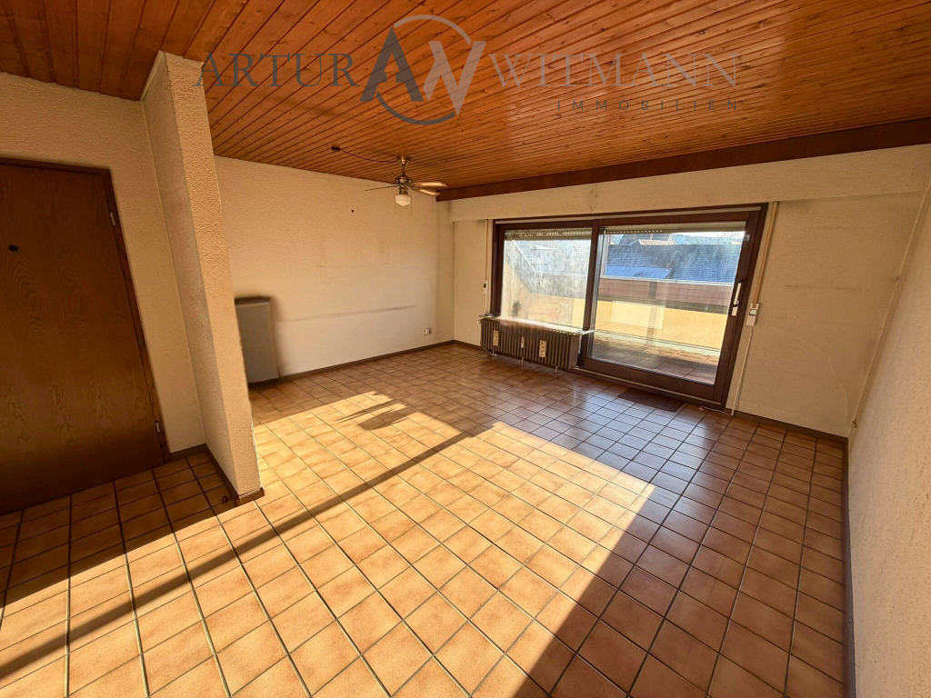 Ruhige 3-Zimmer-Dachgeschosswohnung mit Südbalkon und Garage