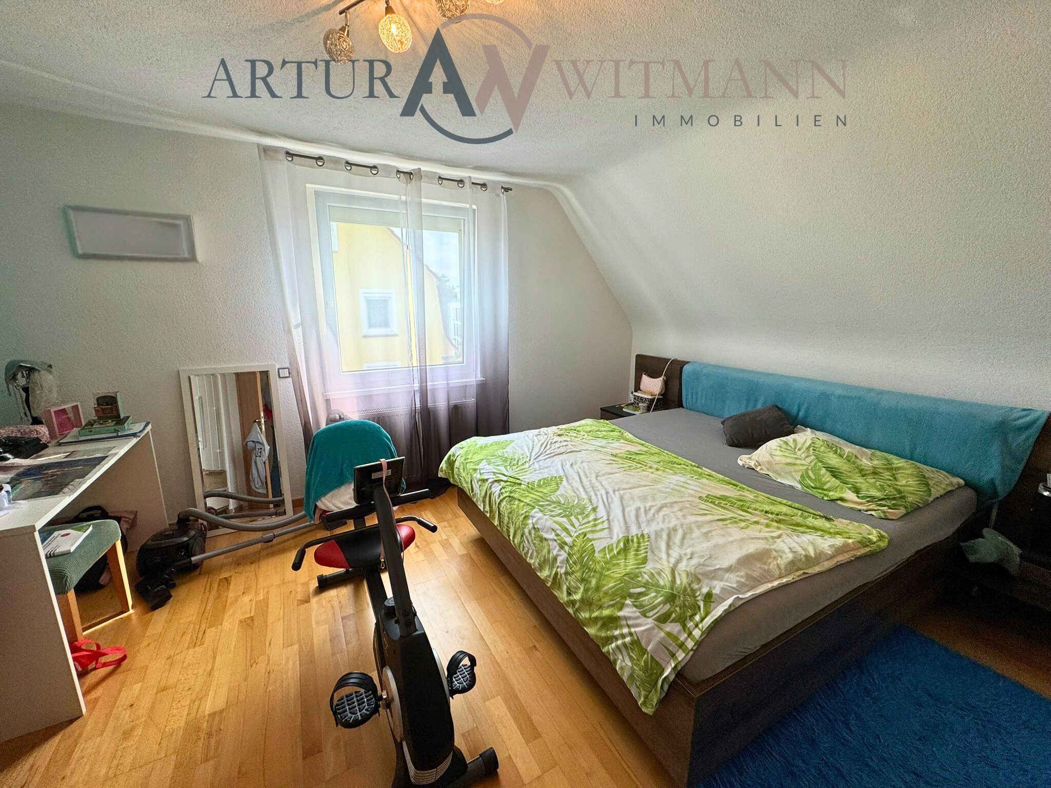 Platz für alle – großzügiges Familienhaus in zentraler, ruhiger Lage