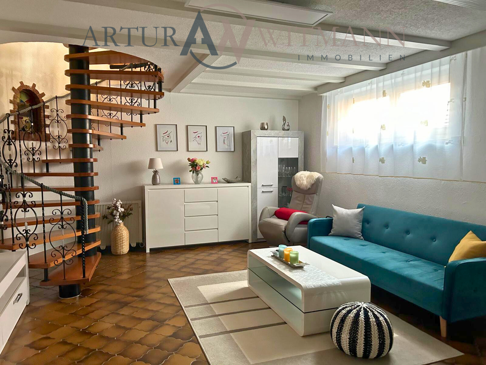 Charmante Maisonette-Wohnung mit Kamin, Einbauküche, Garage und Garten