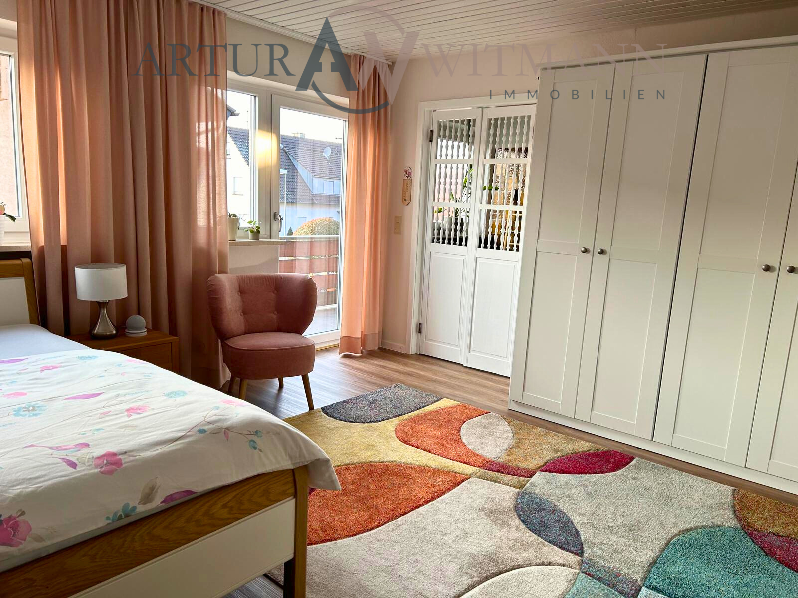 Charmante Maisonette-Wohnung mit Kamin, Einbauküche, Garage und Garten