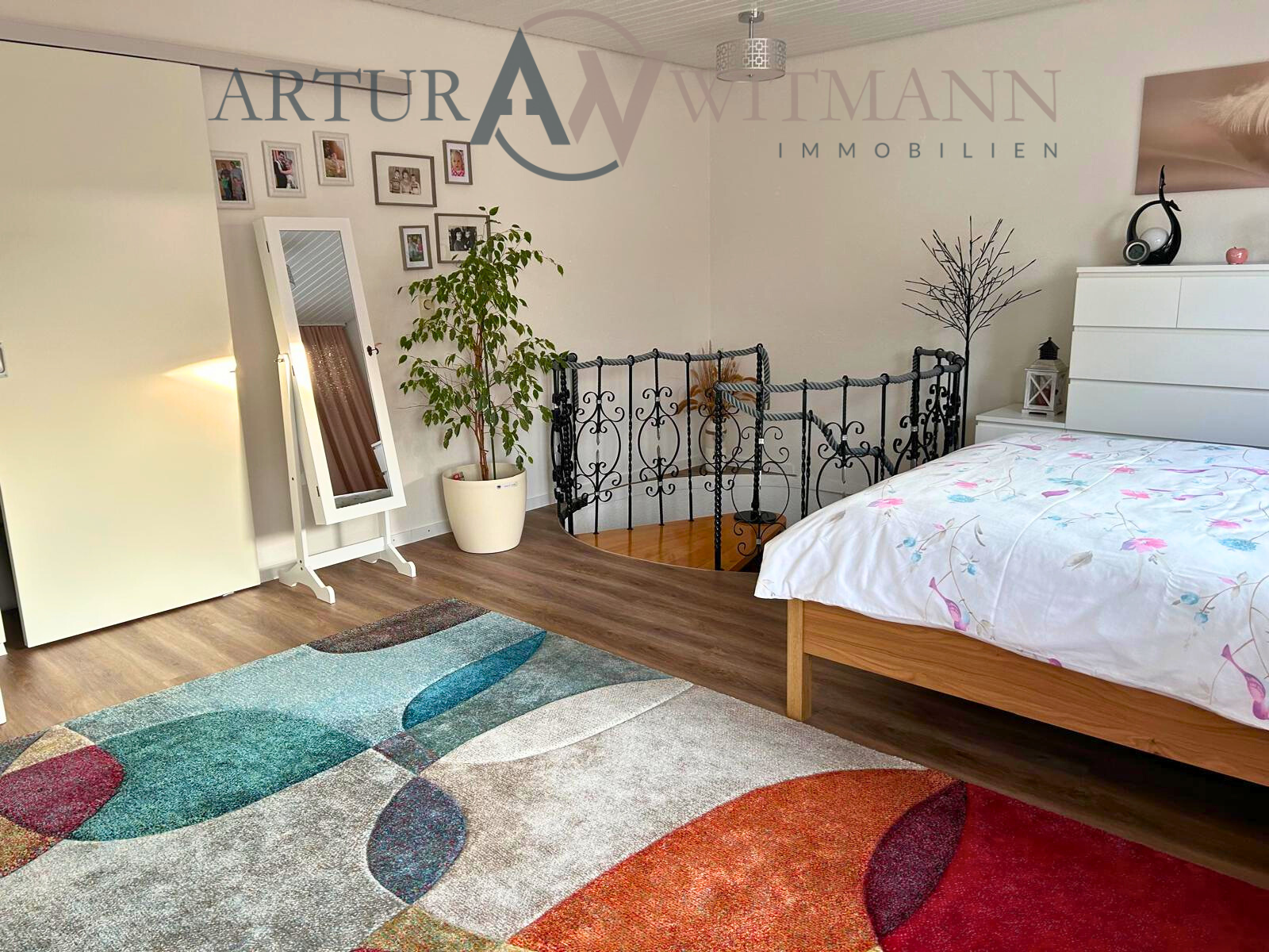 Charmante Maisonette-Wohnung mit Kamin, Einbauküche, Garage und Garten