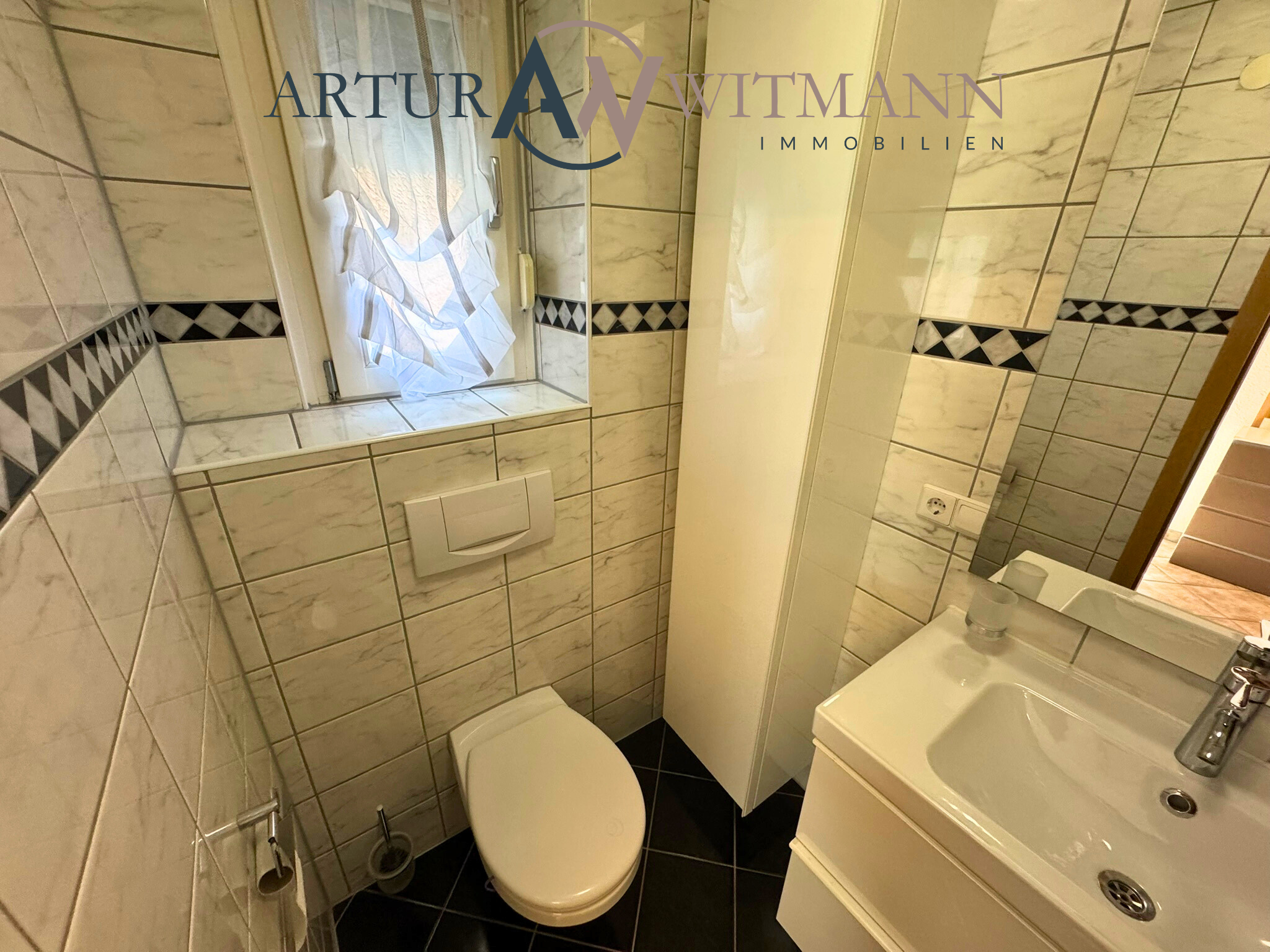 Einziehen & genießen – Doppelhaushälfte mit Pool in ruhiger Wohnlage