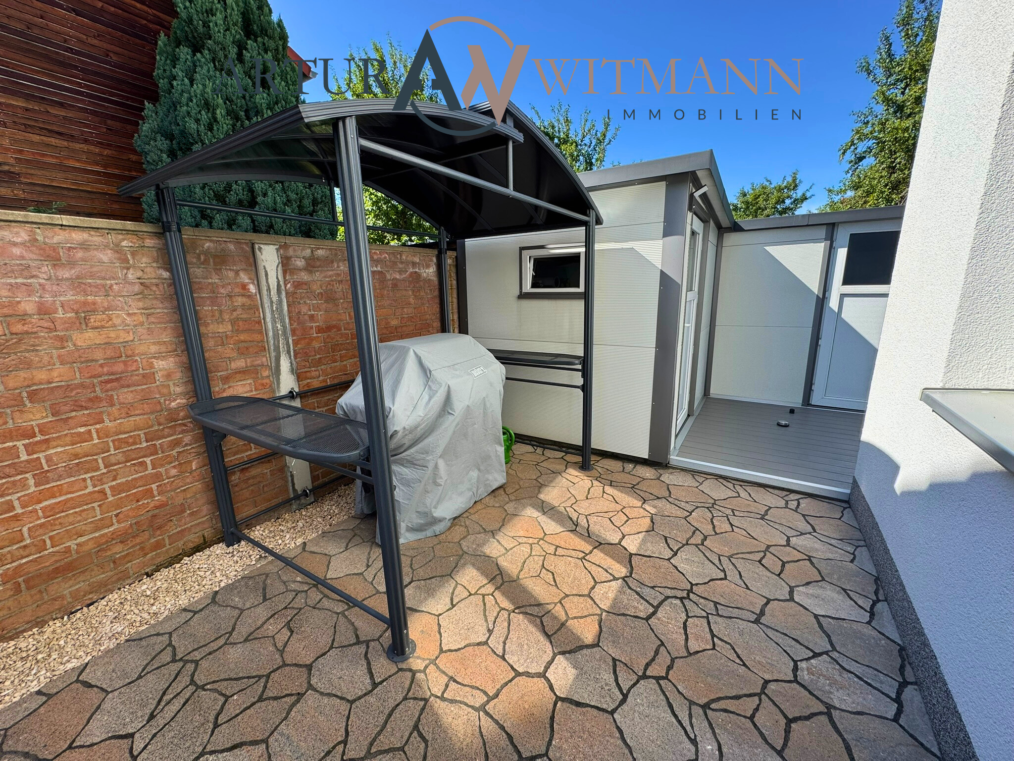 Einziehen & genießen – Doppelhaushälfte mit Pool in ruhiger Wohnlage