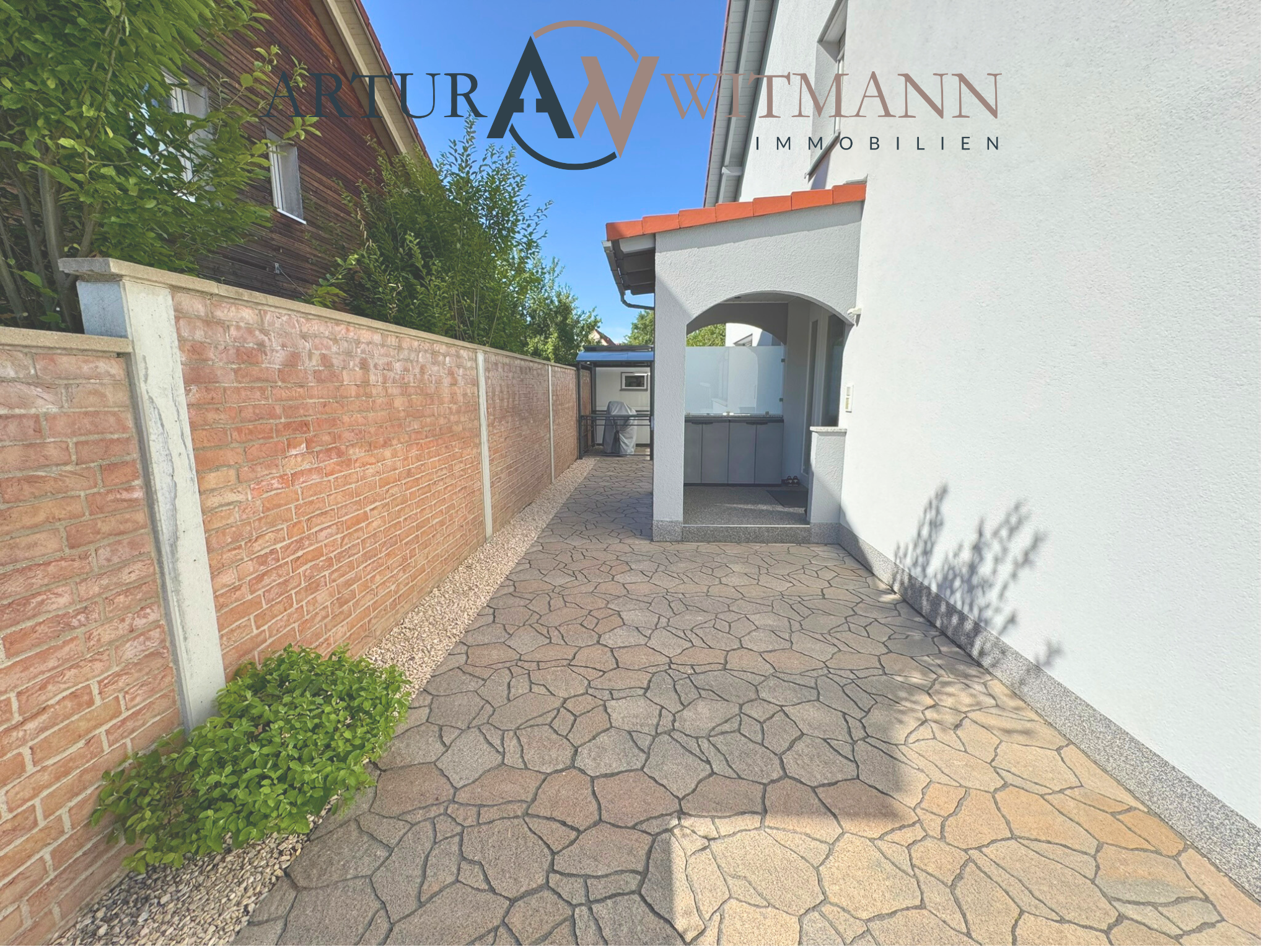 Einziehen & genießen – Doppelhaushälfte mit Pool in ruhiger Wohnlage