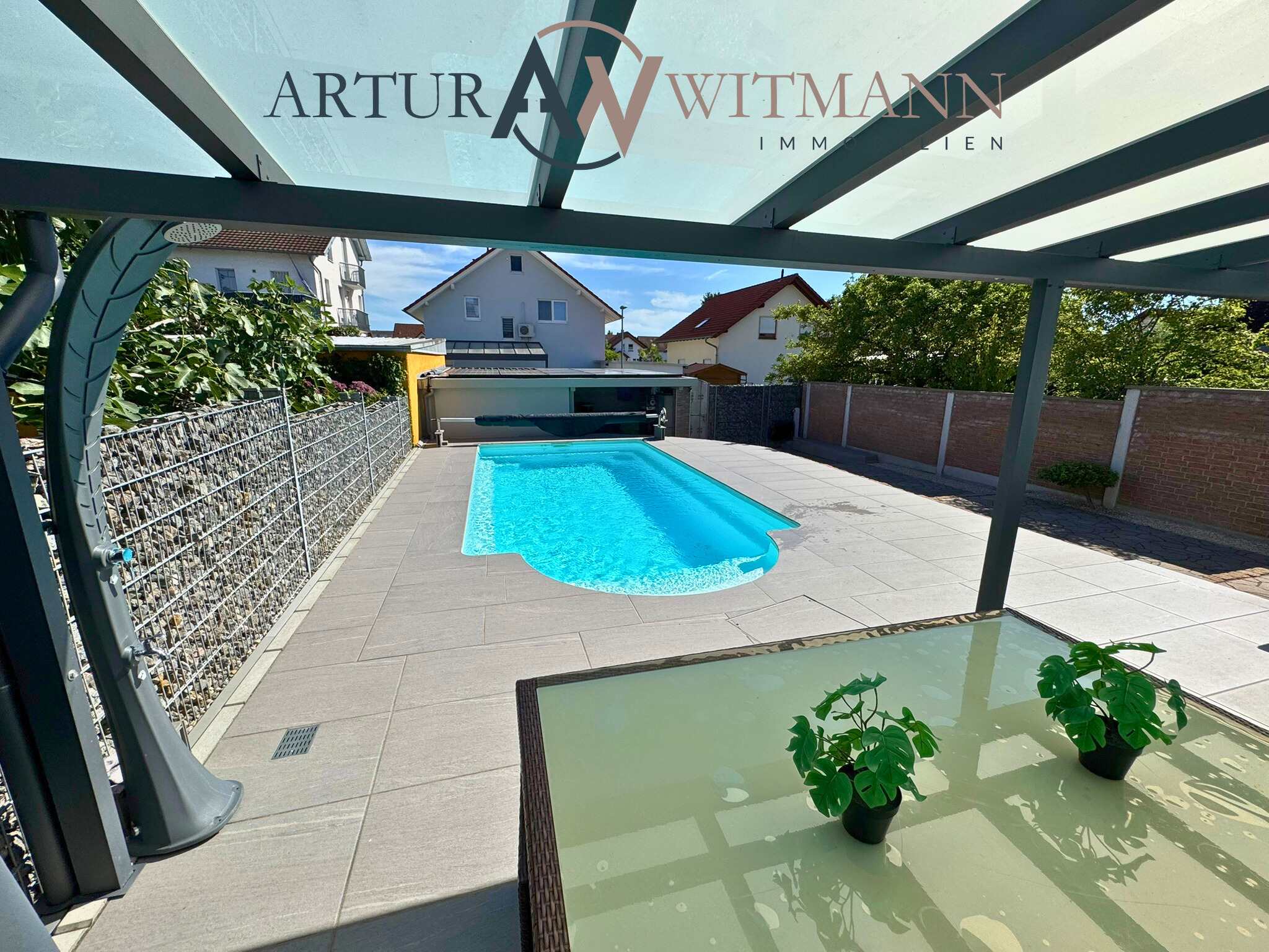 Einziehen & genießen – Doppelhaushälfte mit Pool in ruhiger Wohnlage