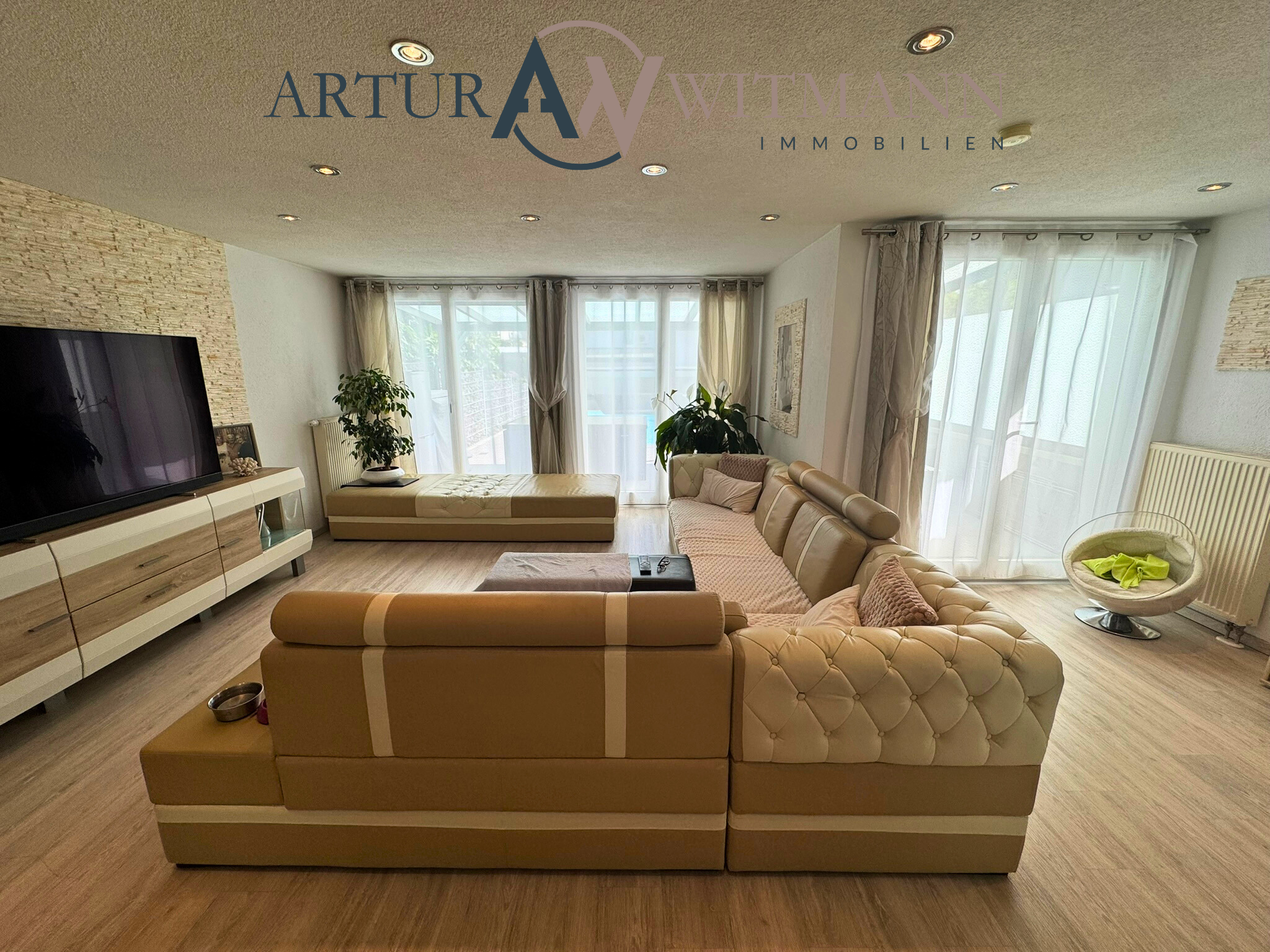 Einziehen & genießen – Doppelhaushälfte mit Pool in ruhiger Wohnlage