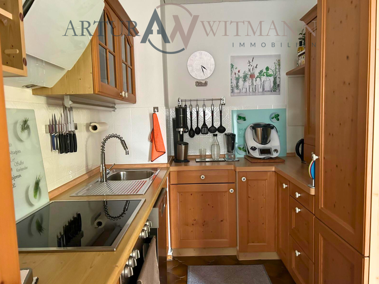 Charmante Maisonette-Wohnung mit Kamin, Einbauküche, Garage und Garten