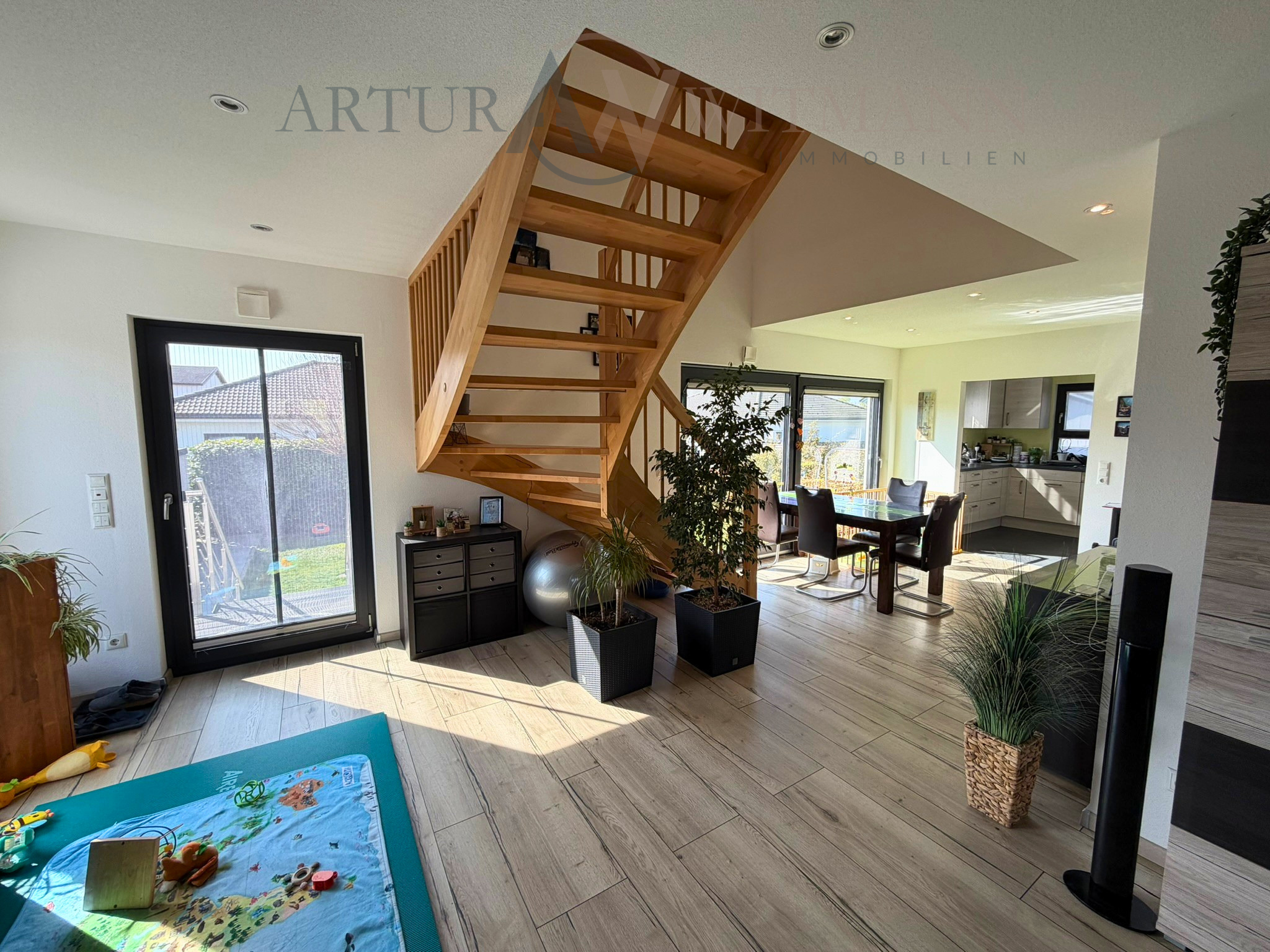 Selten am Markt: Einfamilienhaus mit Einliegerwohnung + extra Einheit | Baujahr 2017