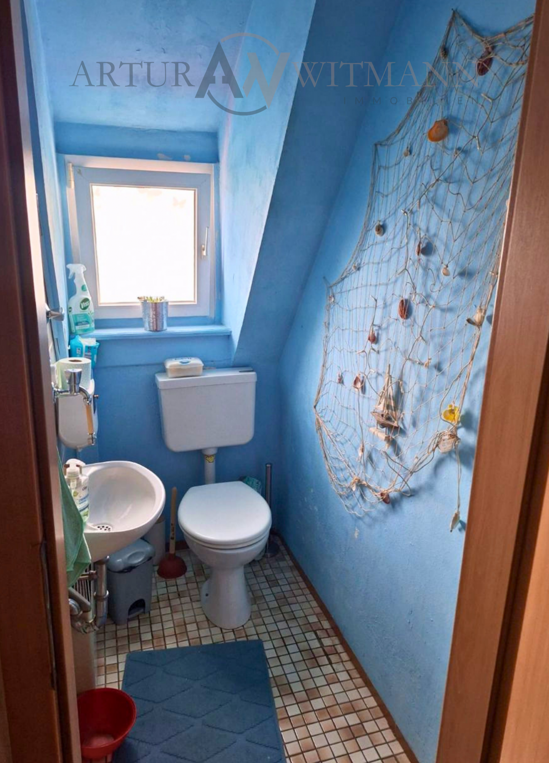 Interessantes Immobilienpaket mit DG-Wohnung, Dachbodenflächen & 5 Stellplätzen