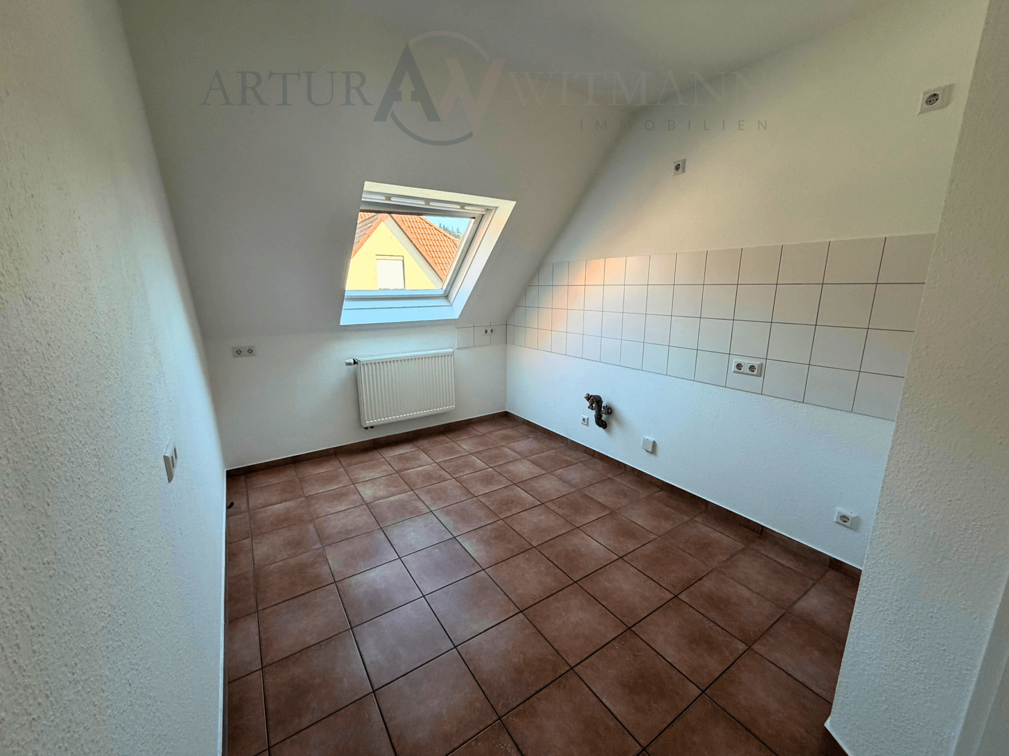Gepflegte 2-Zimmer-Dachgeschosswohnung in ruhigem 3-Familienhaus
