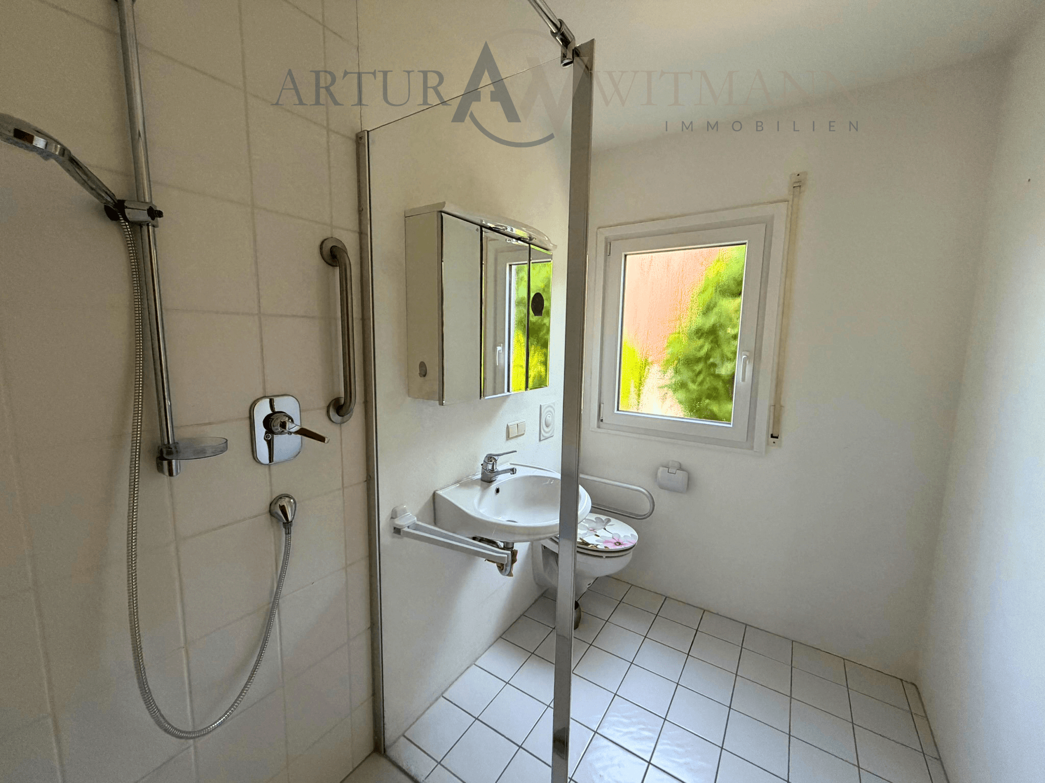 Gepflegte 2-Zimmer-Wohnung im Hochparterre mit großer Terrasse