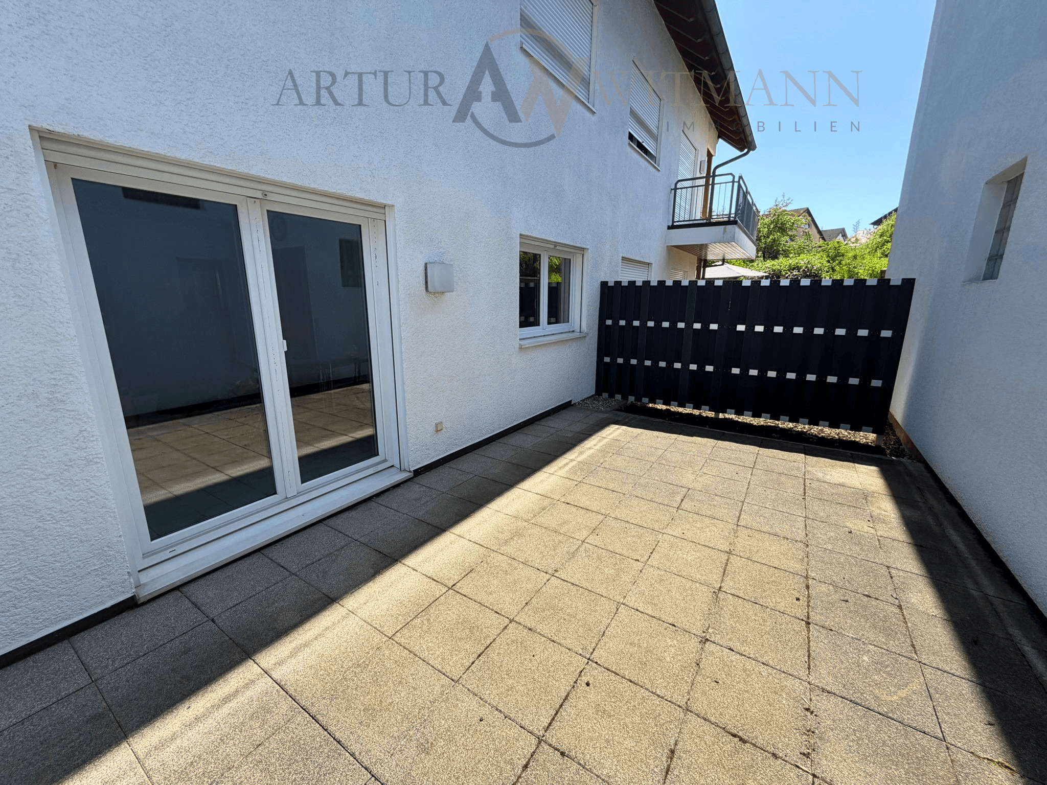Gepflegte 2-Zimmer-Wohnung im Hochparterre mit großer Terrasse