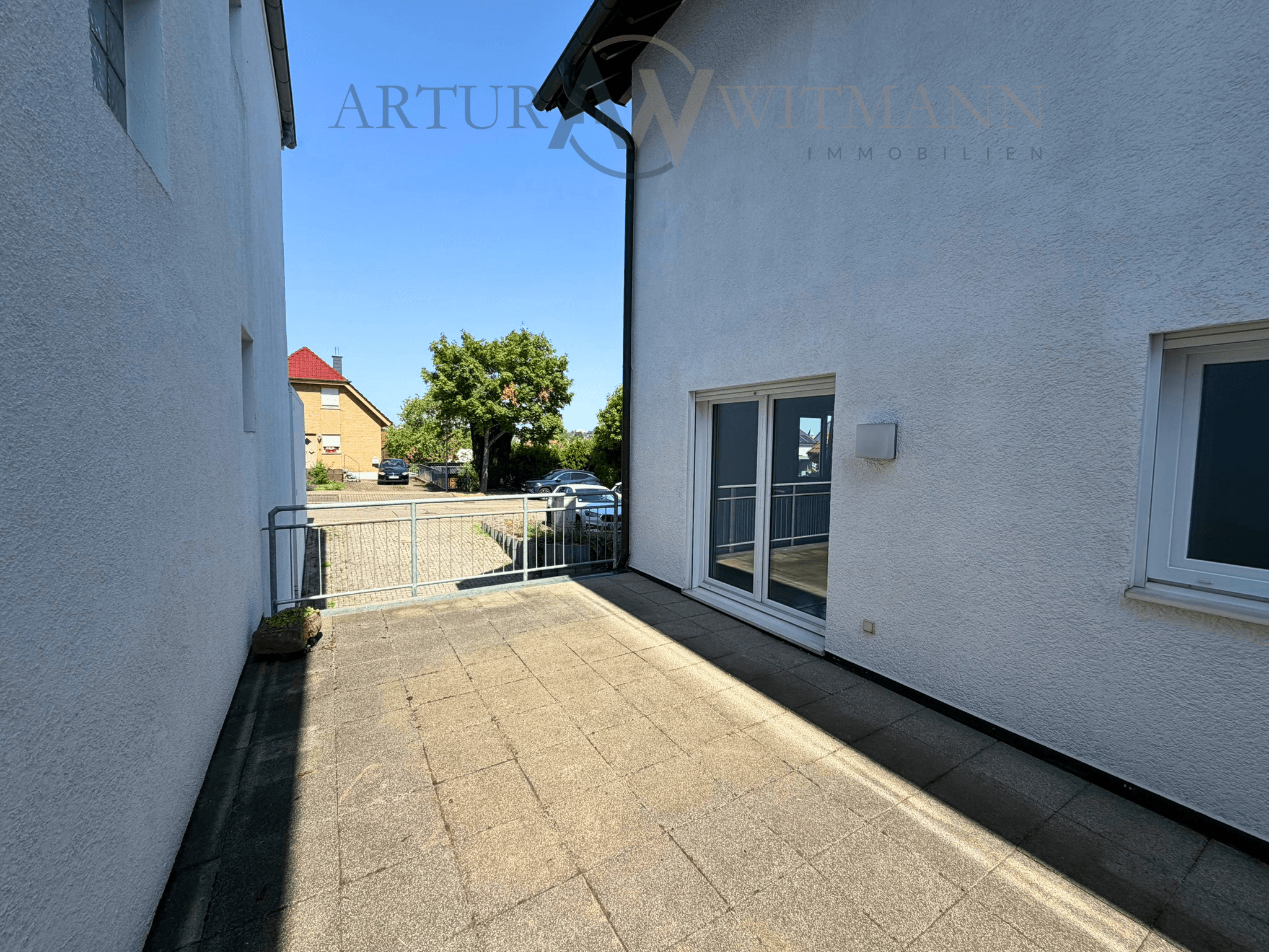 Gepflegte 2-Zimmer-Wohnung im Hochparterre mit großer Terrasse