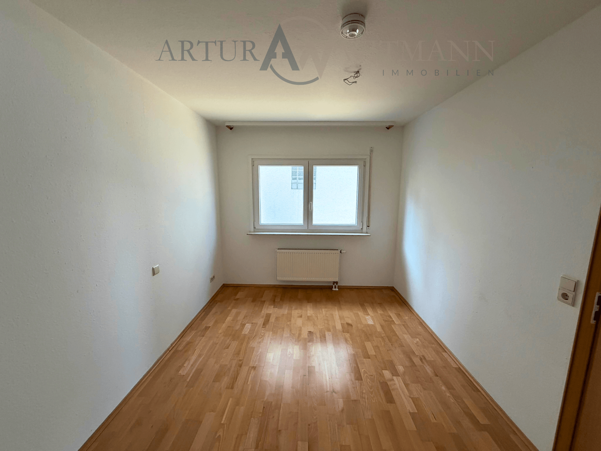Gepflegte 2-Zimmer-Wohnung im Hochparterre mit großer Terrasse