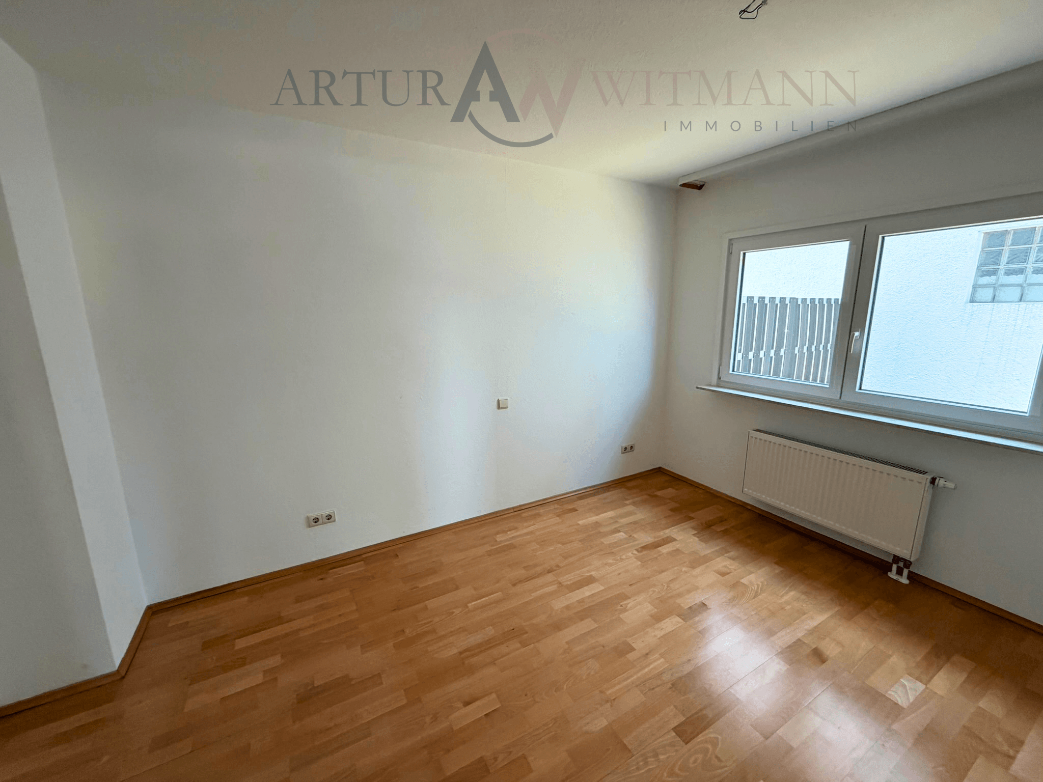 Gepflegte 2-Zimmer-Wohnung im Hochparterre mit großer Terrasse