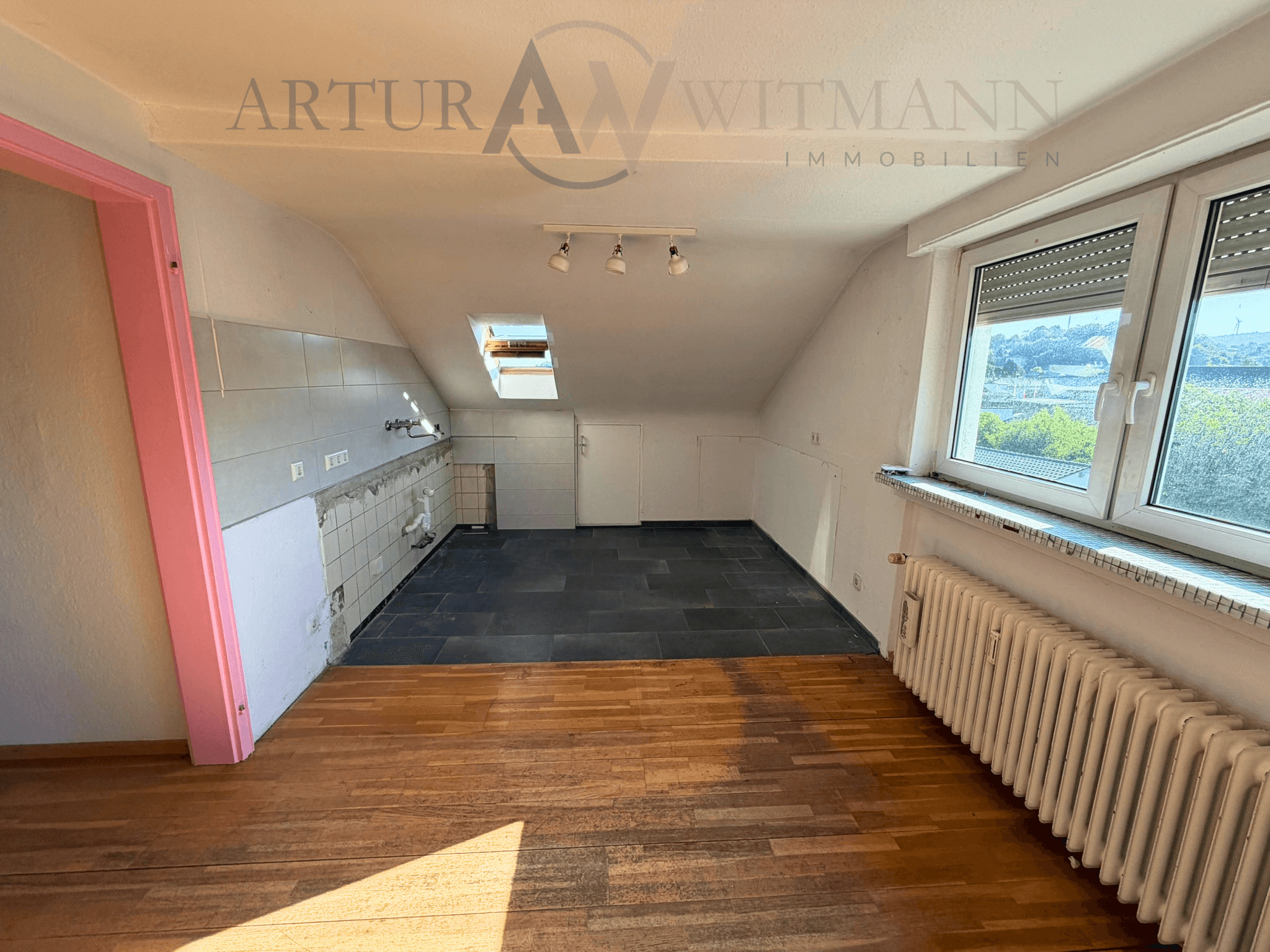 Mehrfamilienhaus auf großem Grundstück mit Neubaupotenzial