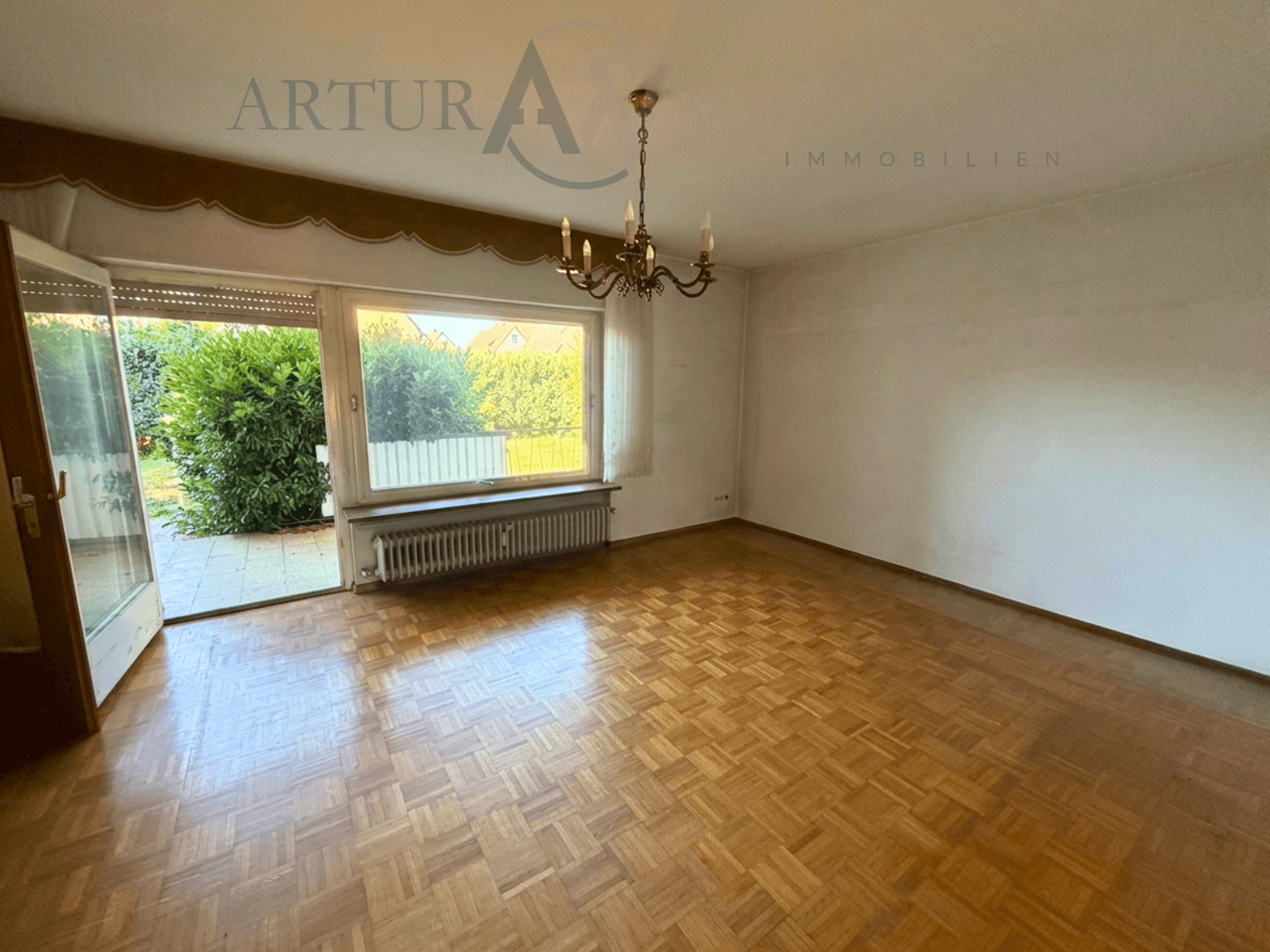 Mehrfamilienhaus auf großem Grundstück mit Neubaupotenzial