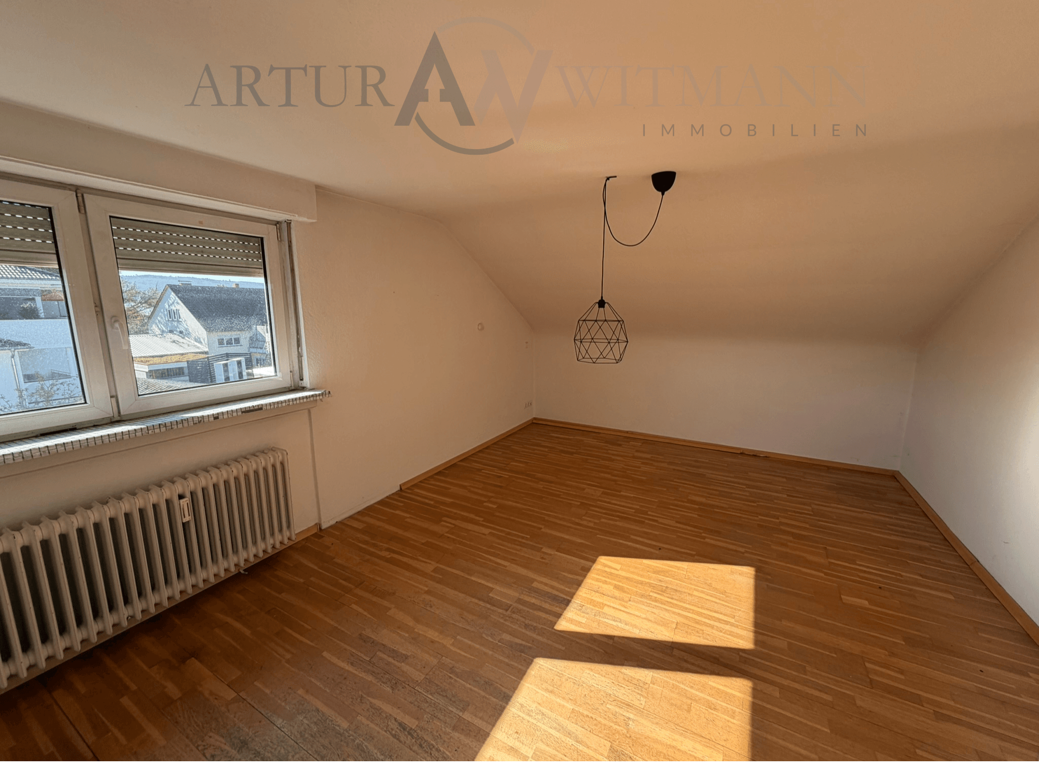 Mehrfamilienhaus auf großem Grundstück mit Neubaupotenzial