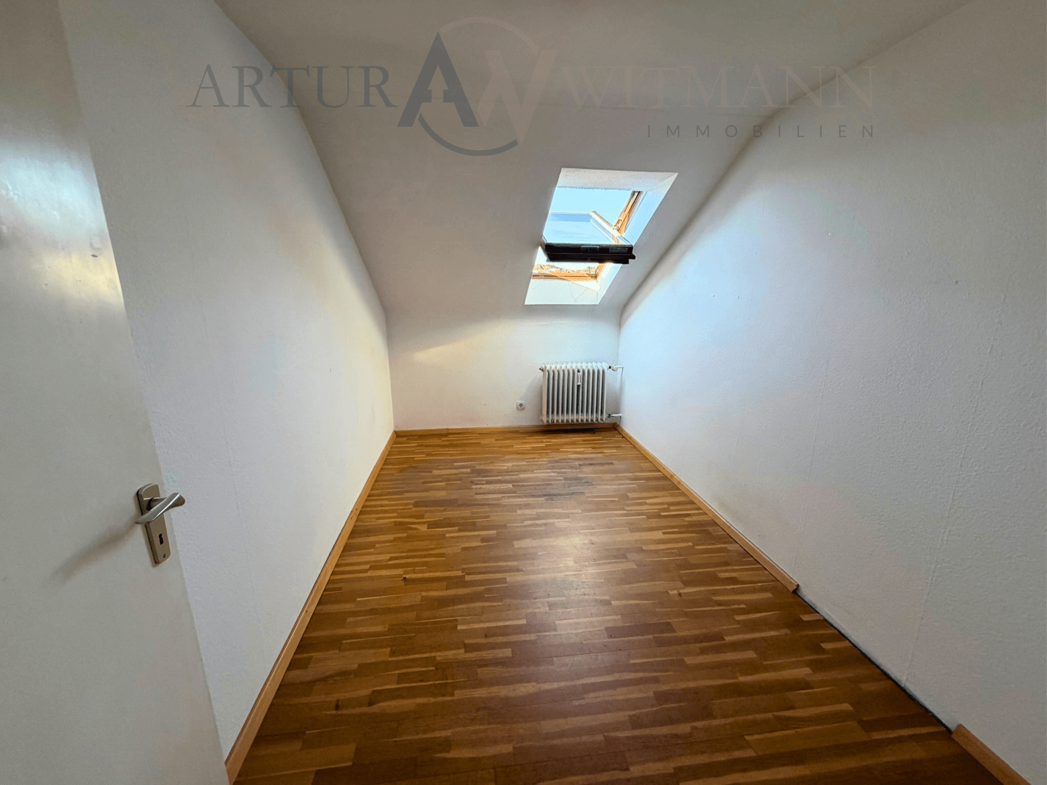 Mehrfamilienhaus auf großem Grundstück mit Neubaupotenzial