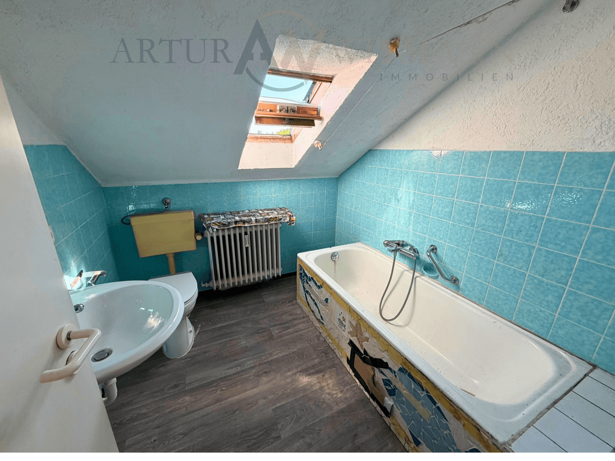 Mehrfamilienhaus auf großem Grundstück mit Neubaupotenzial