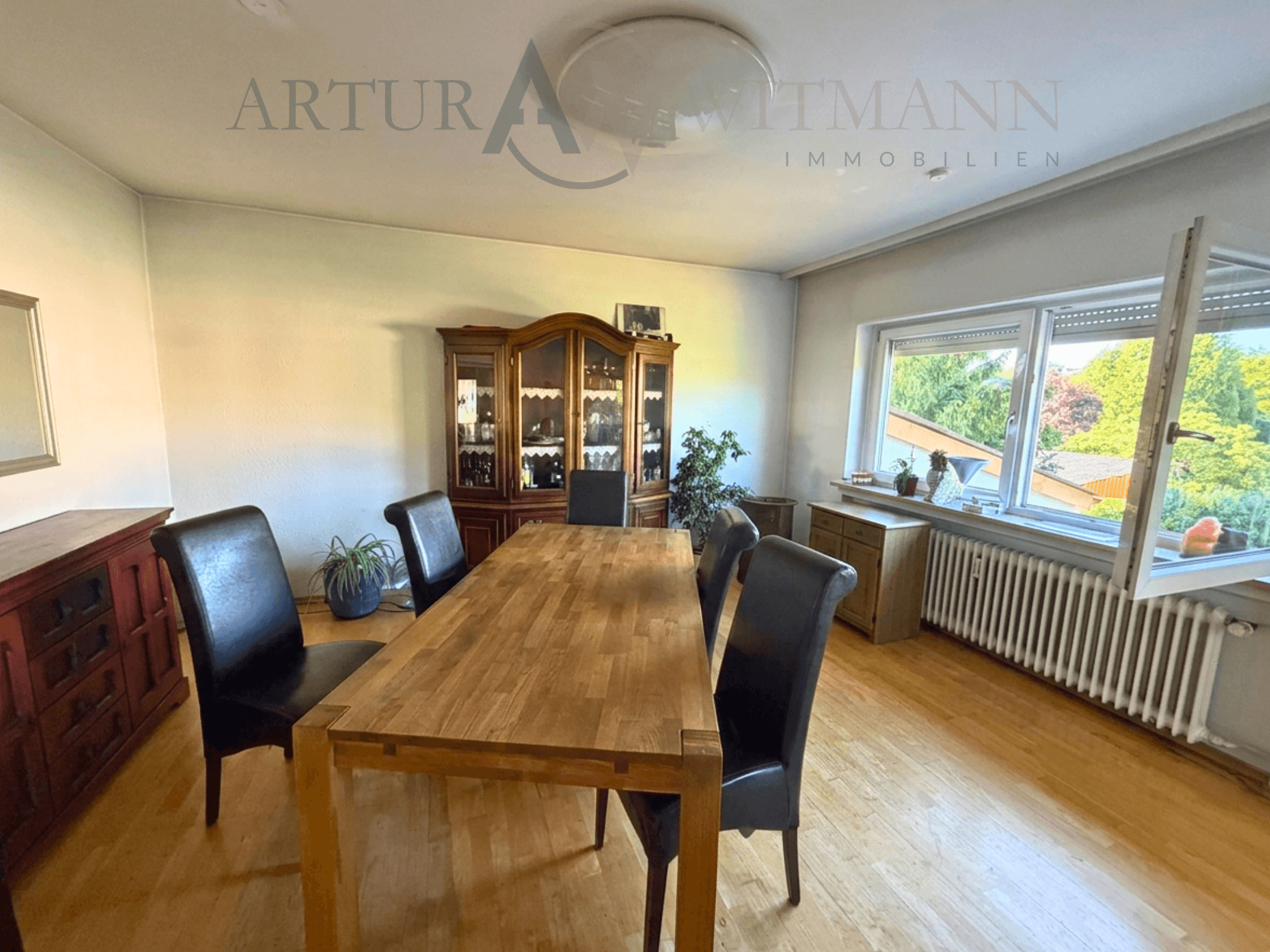 Mehrfamilienhaus auf großem Grundstück mit Neubaupotenzial