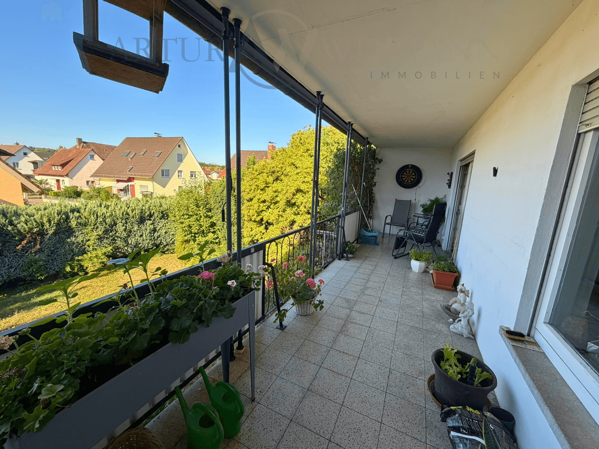 Mehrfamilienhaus auf großem Grundstück mit Neubaupotenzial