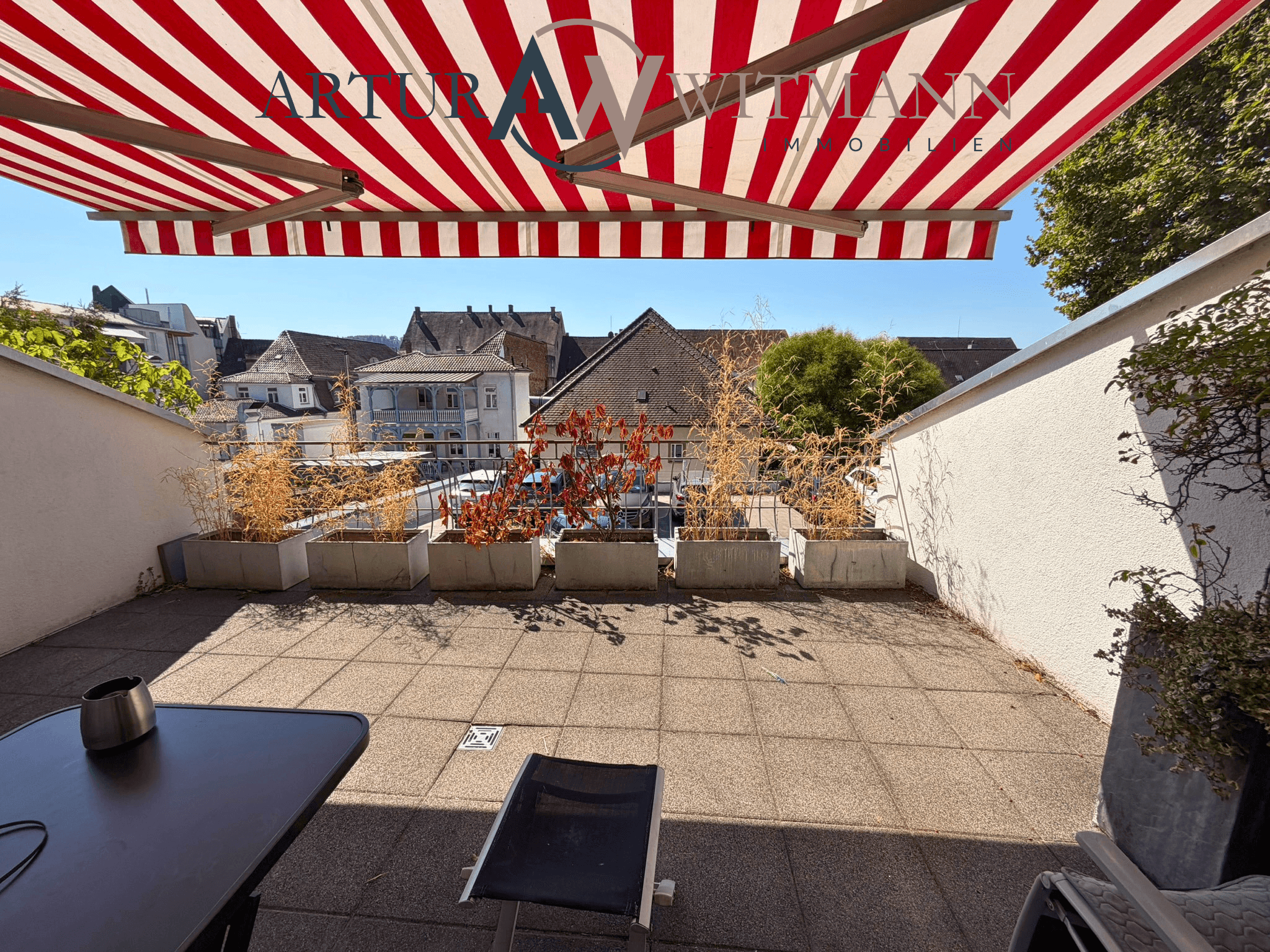 Großzügige 3-Zimmer-Wohnung mit zwei Dachterrassen und 2 Stellplatzboxen im Zentrum von Lahr