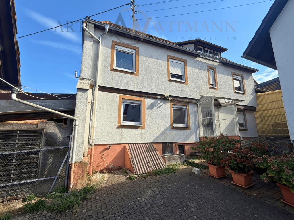 Kompaktes Wohnhaus mit ca. 70 m² Wohnfläche und Nebengebäude