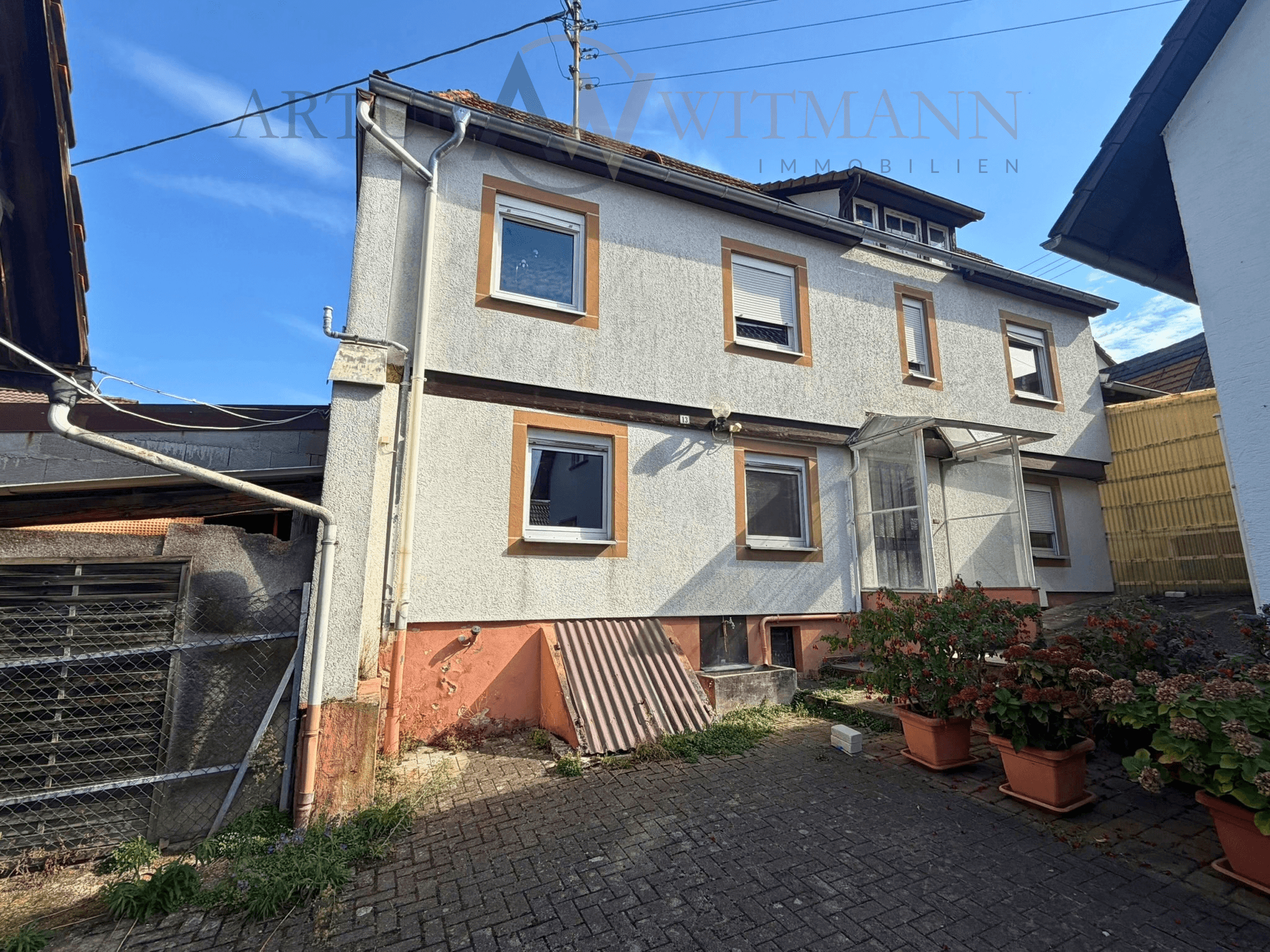 Kompaktes Wohnhaus mit ca. 70 m² Wohnfläche und Nebengebäude