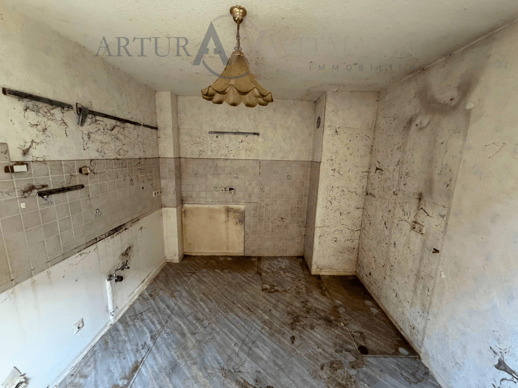 Kompaktes Wohnhaus mit ca. 70 m² Wohnfläche und Nebengebäude