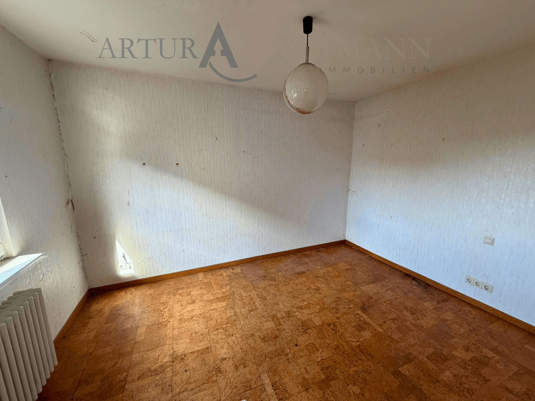 Kompaktes Wohnhaus mit ca. 70 m² Wohnfläche und Nebengebäude